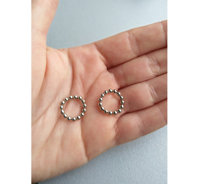 Magnetic nipple rings