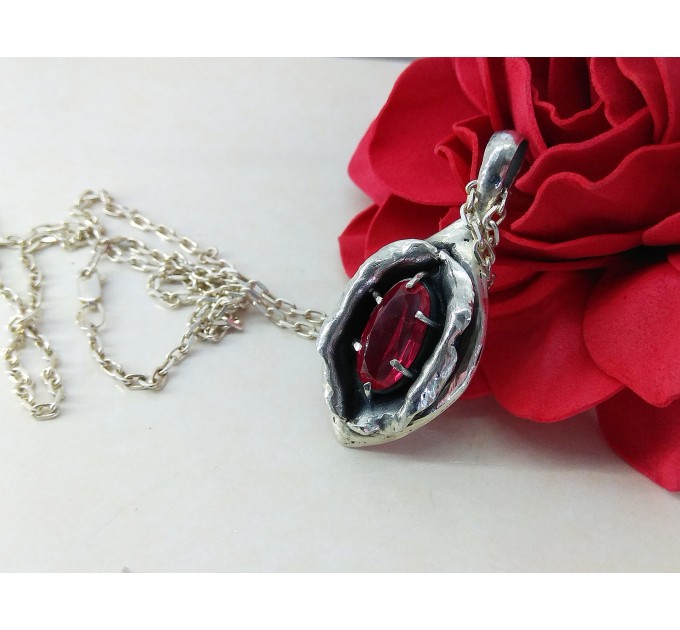 Silver yoni pendant with ruby